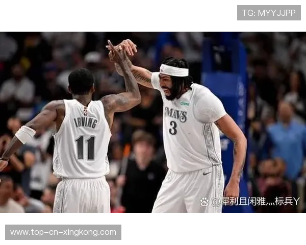 快船三巨头磨合不顺，队内氛围堪忧，快船三巨头时期阵容