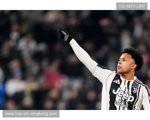 尤文快速推进极具穿透力,麦肯尼射门缺乏力量 尤文快速推进极具穿透力,麦肯尼射门缺乏力量